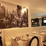 Отель Tria Elegance 4*