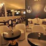 Отель Tria Elegance 4*