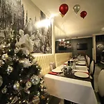 Отель Tria Elegance 4*