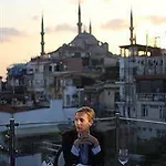 Hotel Tria Elegance