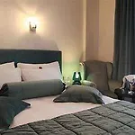 Tria Elegance Hotel 4*