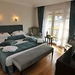 Tria Elegance Hotel