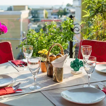 Tria Elegance Ξενοδοχείο 4*
