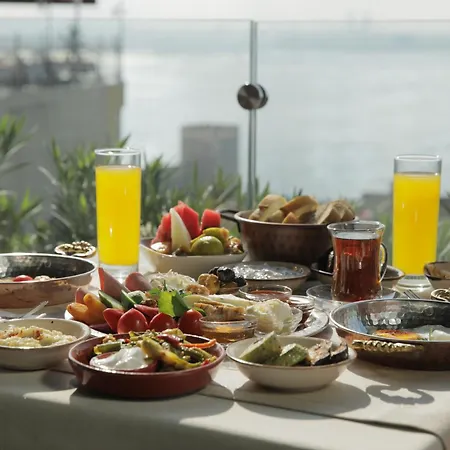 Tria Elegance Hotel 4*