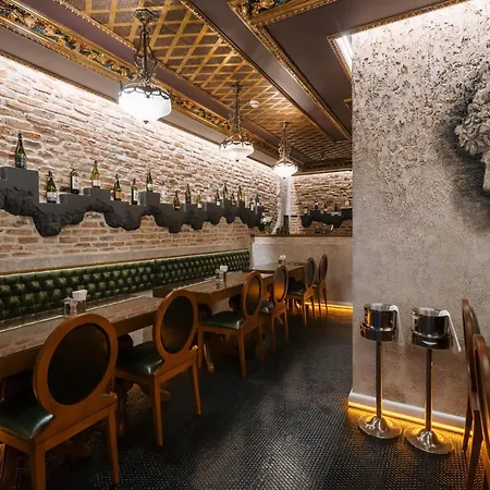 Tria Elegance Hotel 4*