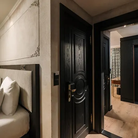 Tria Elegance Hotel 4*