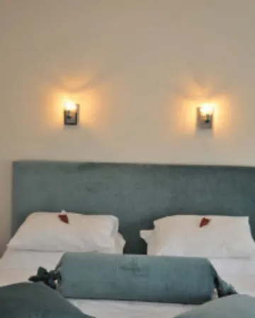 Hotel Tria Elegance