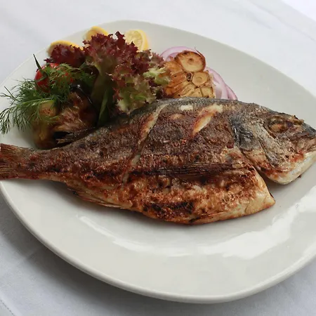 Tria Elegance Hotel 4*