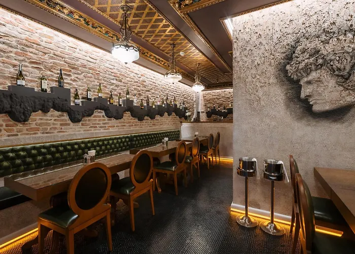 トリア エレガンス ホテル 4*