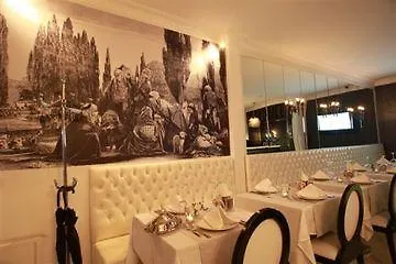 מלון Tria Elegance 4*