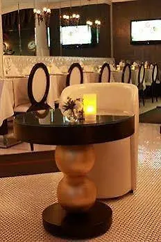 Tria Elegance מלון