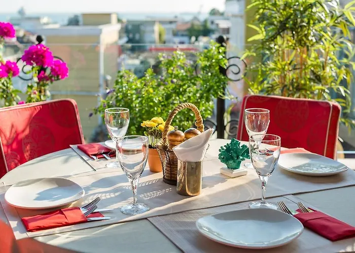 Tria Elegance מלון 4*