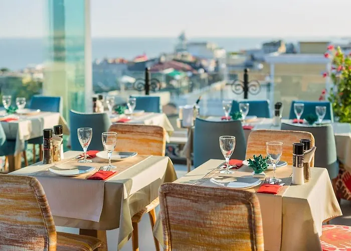 Tria Elegance מלון 4*