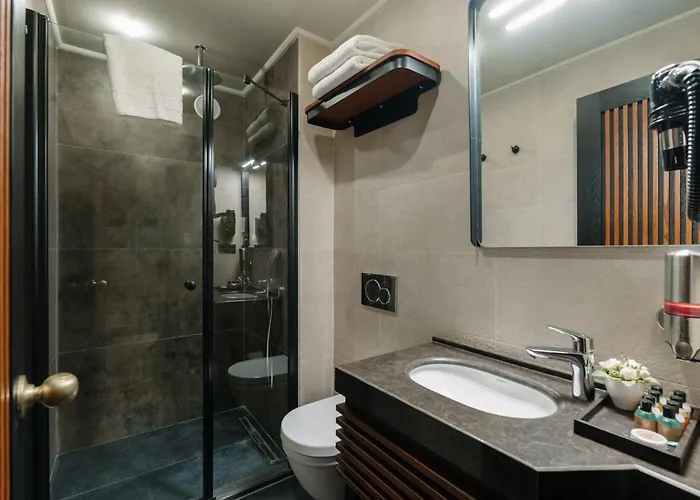 מלון Tria Elegance 4*