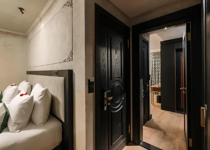 Tria Elegance מלון 4*