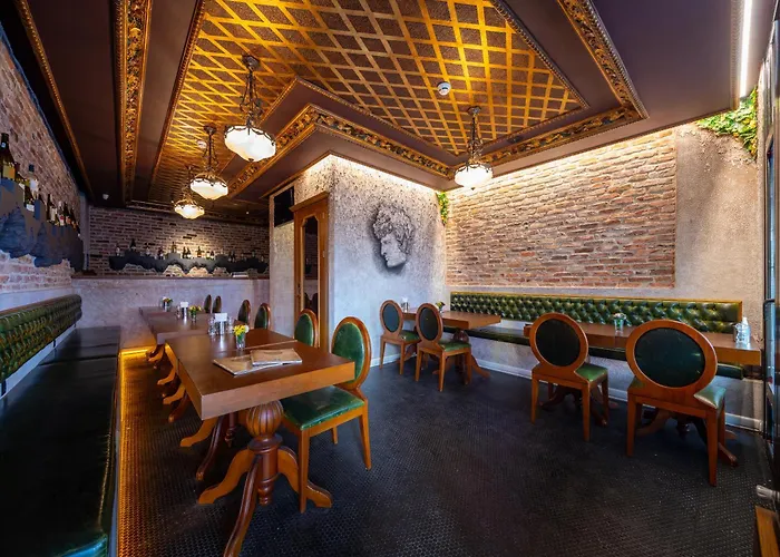 מלון Tria Elegance